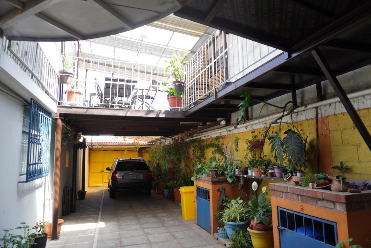 Hostal Guatefriends Guatemala City Exterior foto