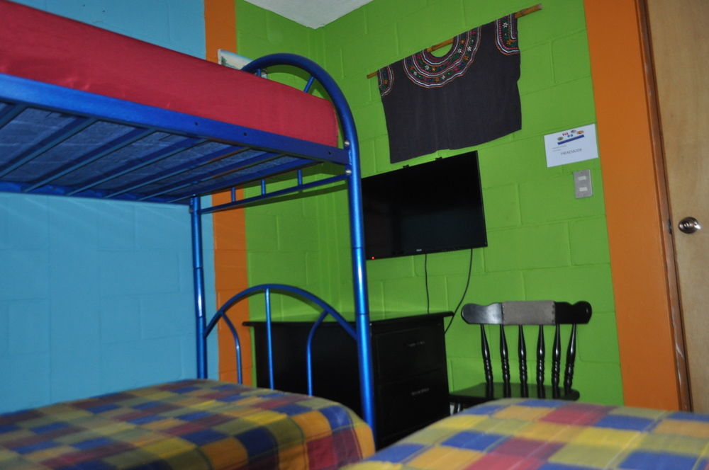 Hostal Guatefriends Guatemala City Exterior foto